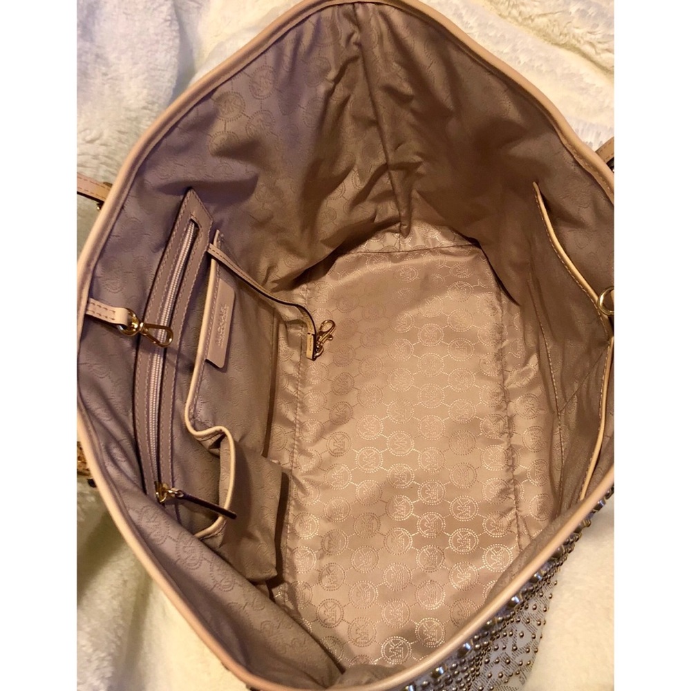 Studded signature vanilla MK logo tote - Picture 5 of 7